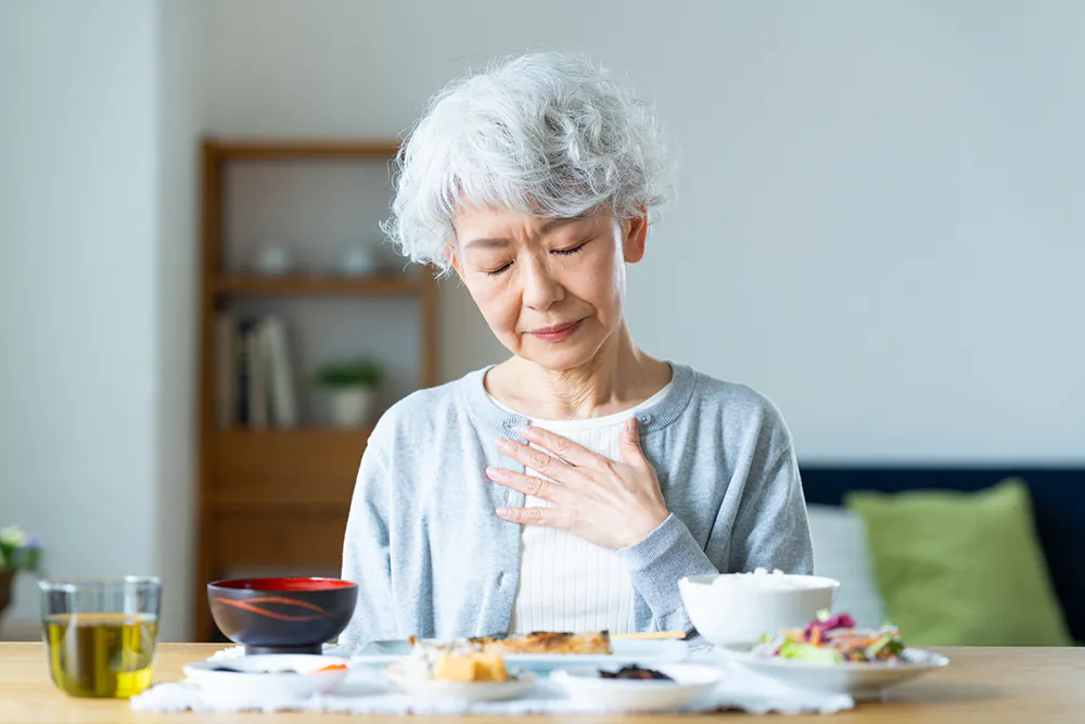 胃が横隔膜から飛び出る食道裂孔ヘルニア